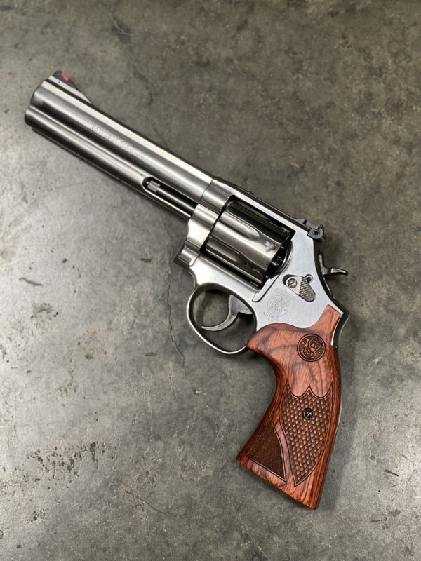 [Pre-Owned] Smith & Wesson 686 Plus Deluxe, 357 Magnum, 6" Barrel